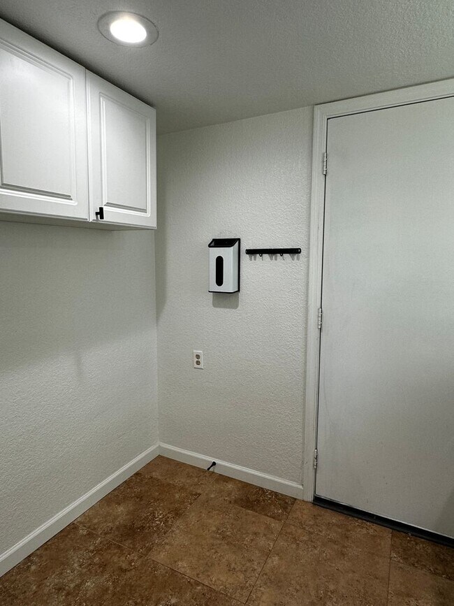 Building Photo - 4528 W Kristal Way