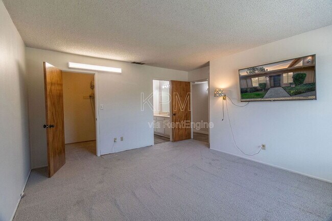 Building Photo - 1077 Rivara Rd