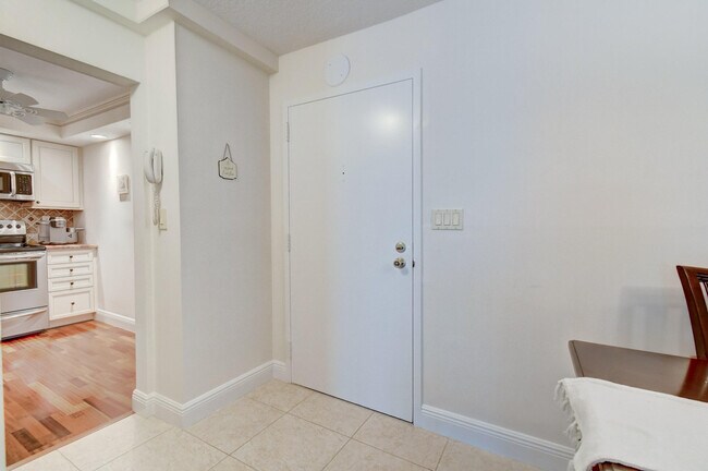 Building Photo - 3221 S Ocean Blvd