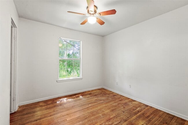 Building Photo - 5515 Flamingo Dr