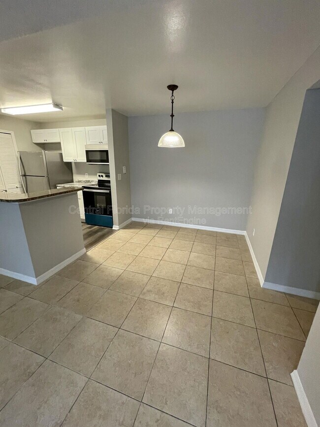 Building Photo - 6166 Westgate Dr
