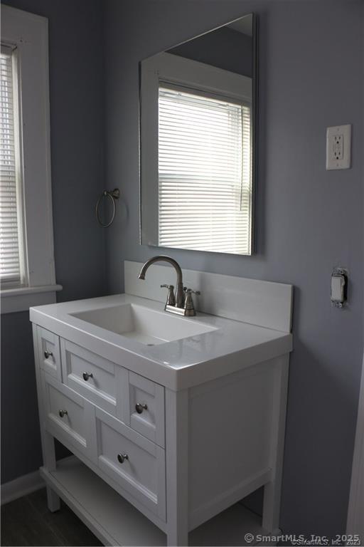 Building Photo - 41 Colonial Rd