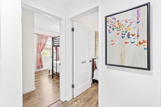 Building Photo - Fully Furnished 3-Bedroom, 1-Bath Modern B...