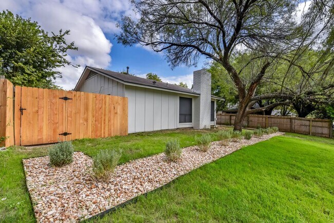 Building Photo - 124 W William Cannon Dr