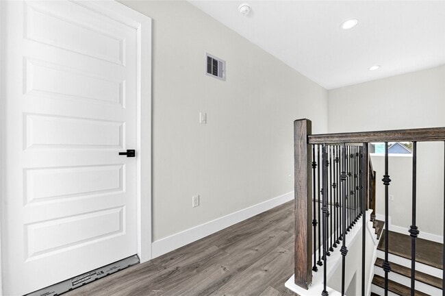 Building Photo - 710 Link Rd