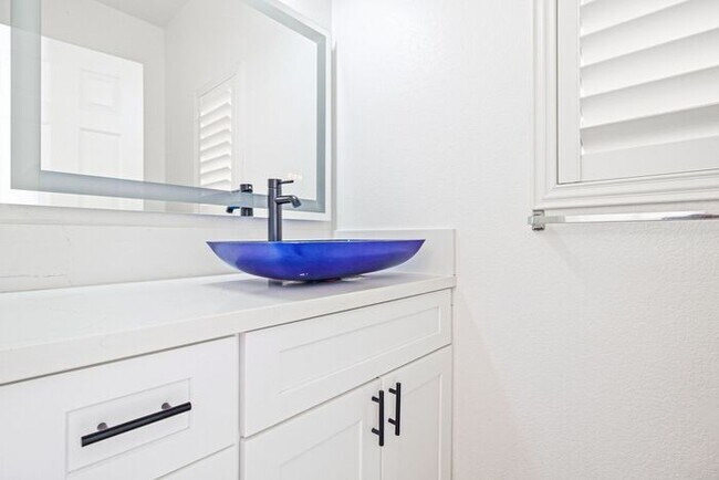 Building Photo - Charming 3-Bedroom Home with Modern Updates & Easy-Care Backyard