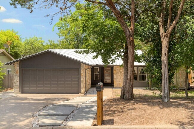 Building Photo - 2205 Trede Dr