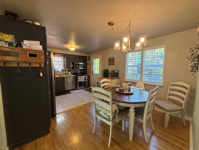Building Photo - Beautiful 4 Bedroom Home In Mt. Lebanon!