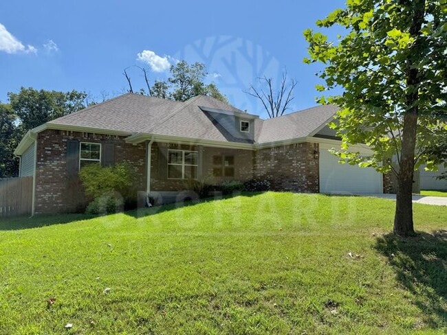 Building Photo - Single-Family Home- 2 Bed/2 Bath w/Hobby R...