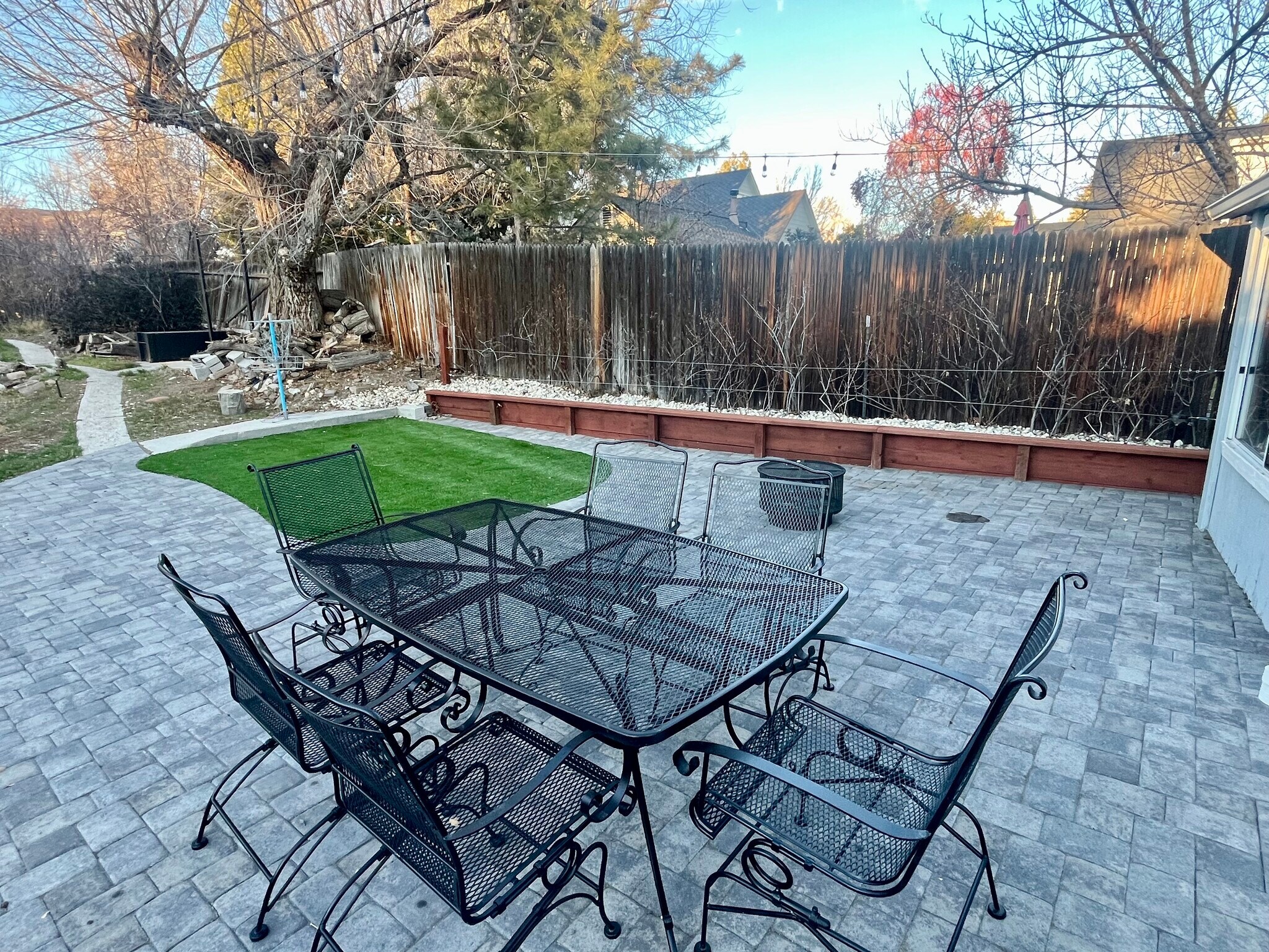 Building Photo - 915 University Ter