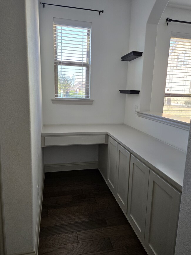 Building Photo - 3129 Decker Dr