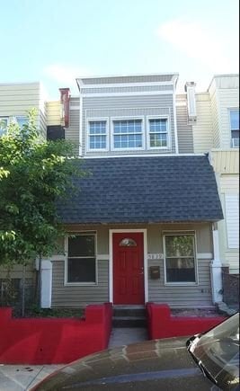 Building Photo - 5839 Ludlow St