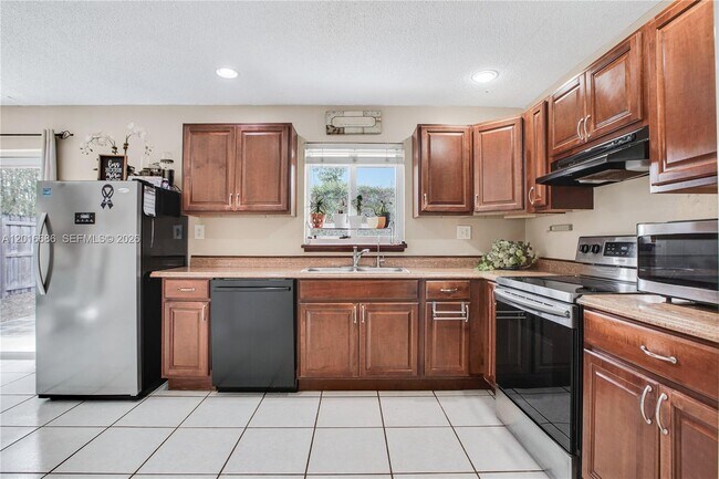 Building Photo - 9330 SW 165th St