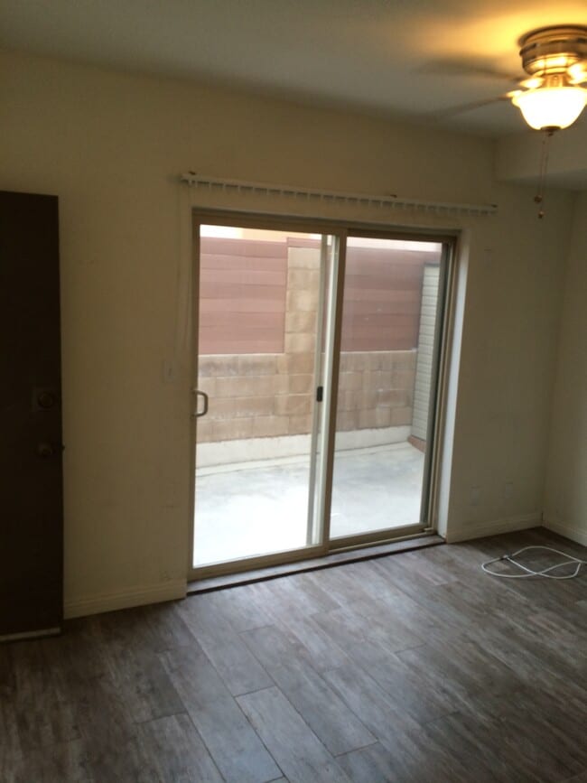 Building Photo - 4015 Crest Dr