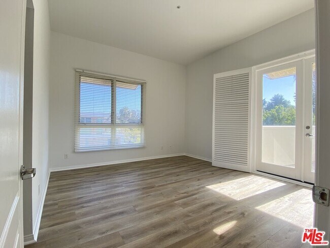 Building Photo - 11099 Ophir Dr