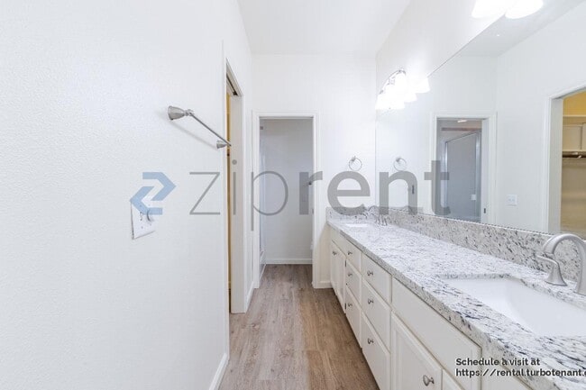 Building Photo - 2703 Albany Ave