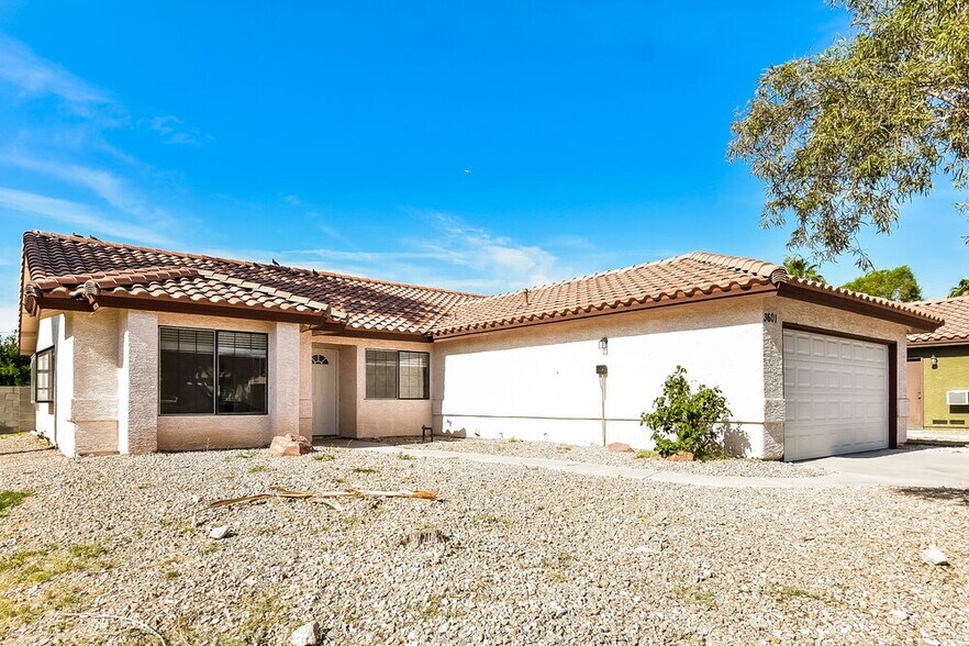 Building Photo - 3601 Uranus Dr