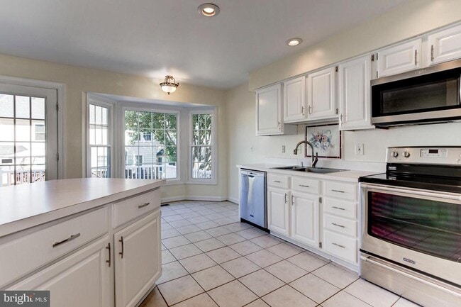 Building Photo - 7441 Heatherfield Ln