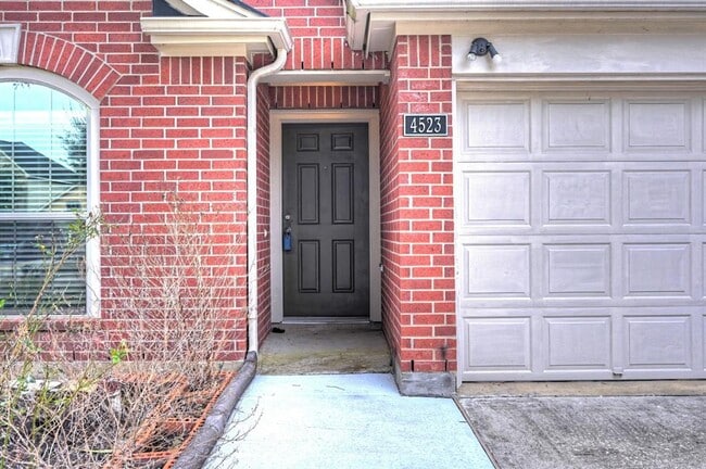 Building Photo - 4523 Long Creek Dr