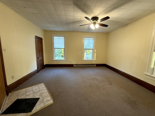 Building Photo - 500 N Main St