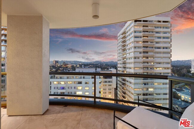 Building Photo - 10724 Wilshire Blvd