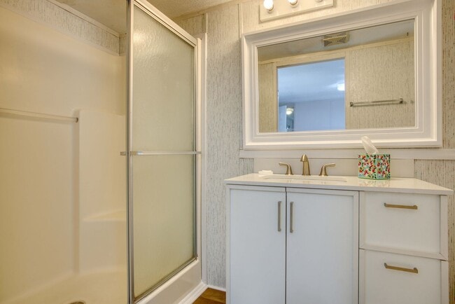 Building Photo - Ocean View 2BR/2BA Home – Updated Bath, St...