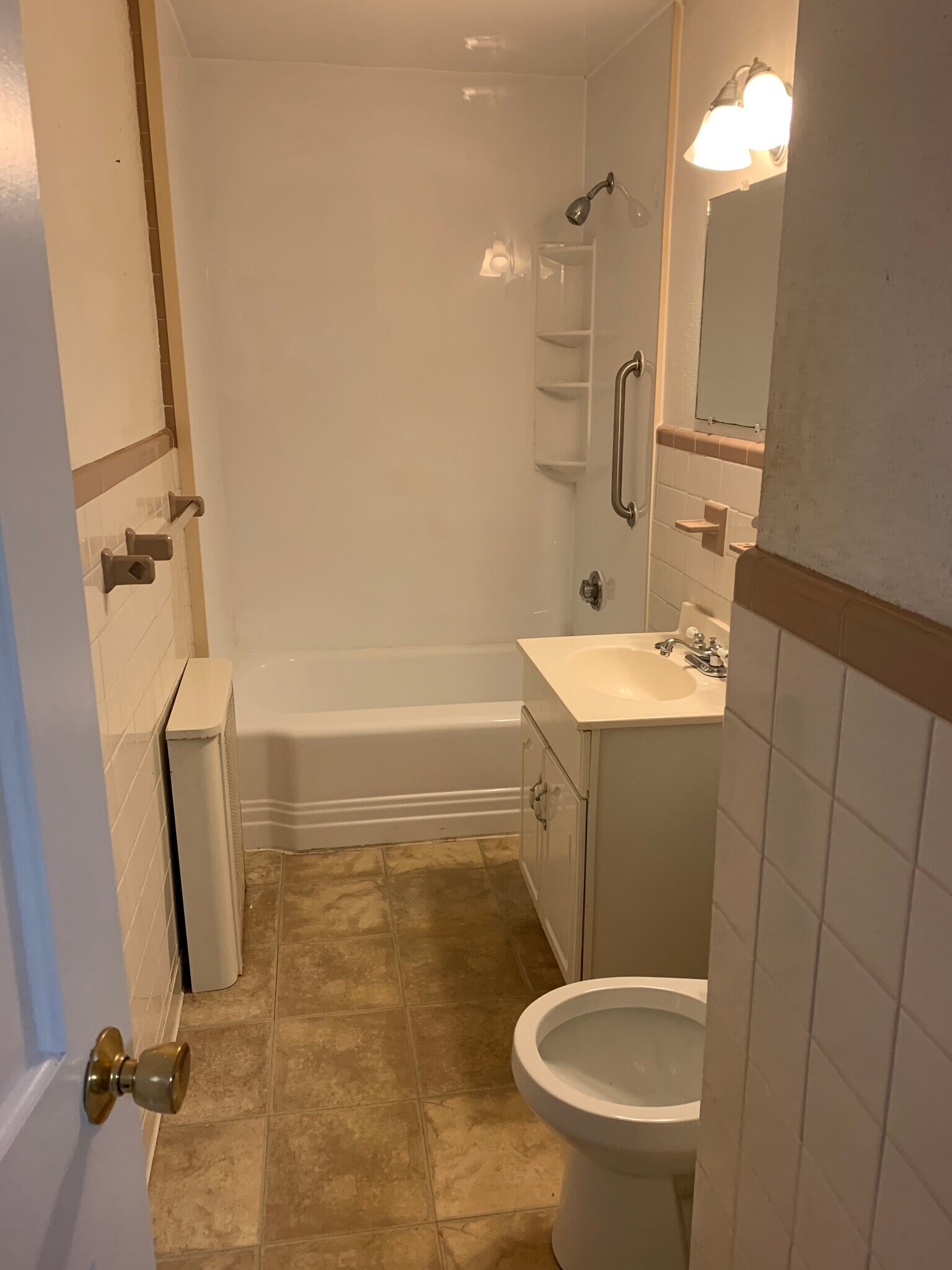 Building Photo - 468 Massasoit Rd