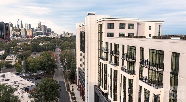 Building Photo - 2025 Cleveland Ave