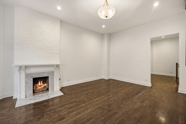 Building Photo - 2107 N Clark St