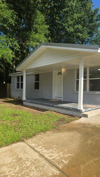 Building Photo - 202 Law Ave