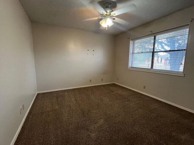 Building Photo - 3834 Lake Ridge Dr