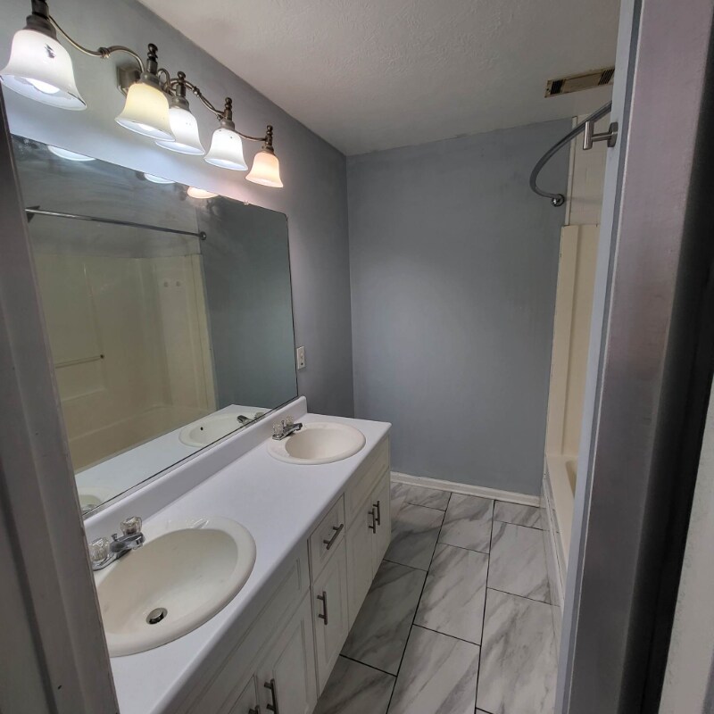 Building Photo - 4687 Brookwood Ln