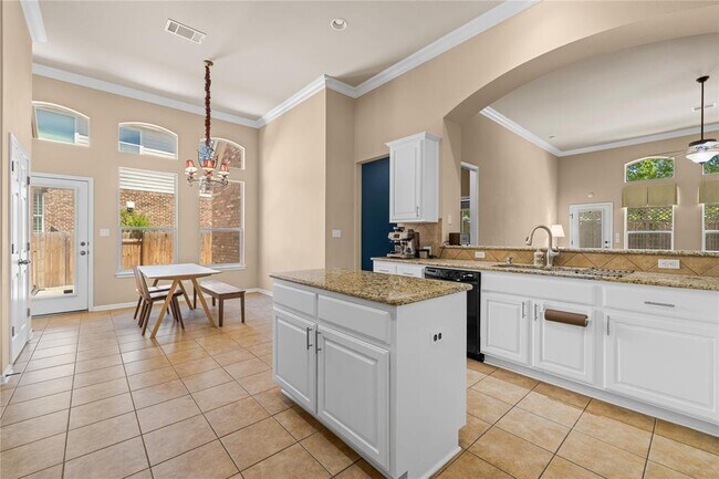 Building Photo - 814 Arrowhead Trail