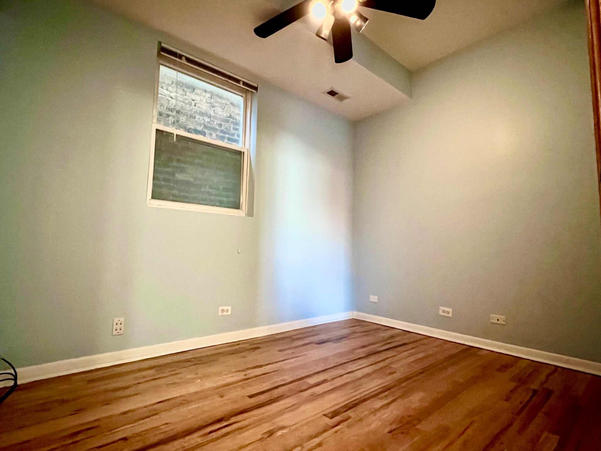 Bedroom #1 - 905 N Racine Ave