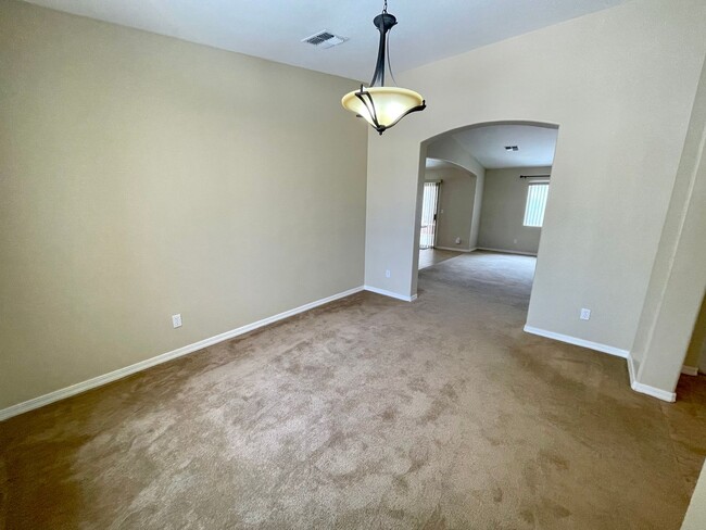 Building Photo - Beautiful 3 Bedroom Home in Cul de Sac!