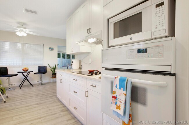 Building Photo - 466 Tequesta Dr