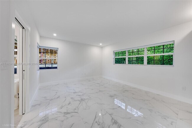 Building Photo - 52 Camden Dr