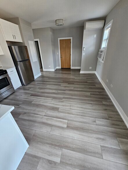 Building Photo - 3931 N Janssen Ave