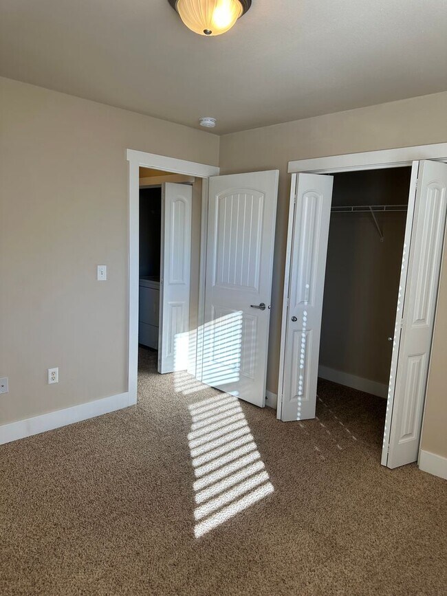 Building Photo - 9965 W Rosecroft Ct