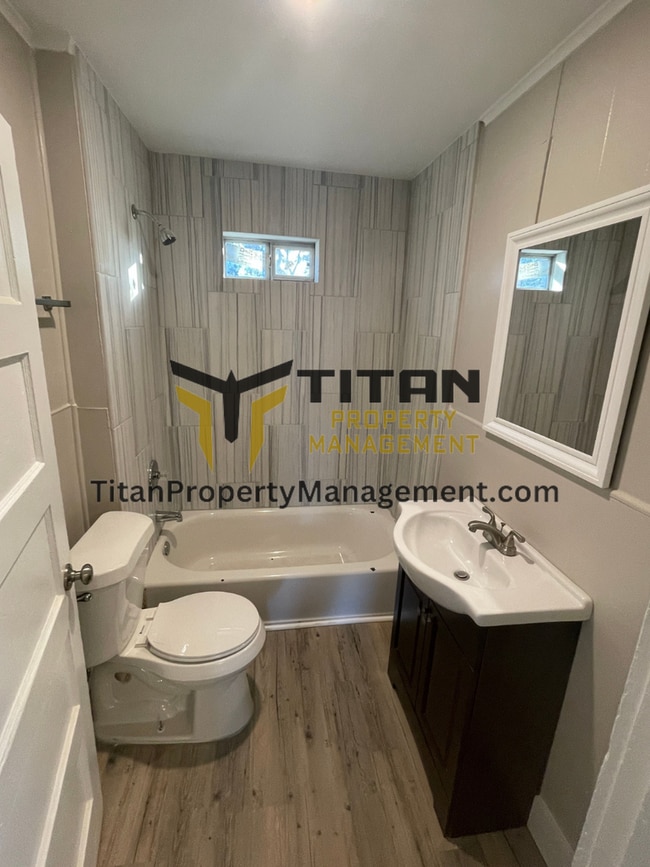 Building Photo - 2Bed/1Bath House