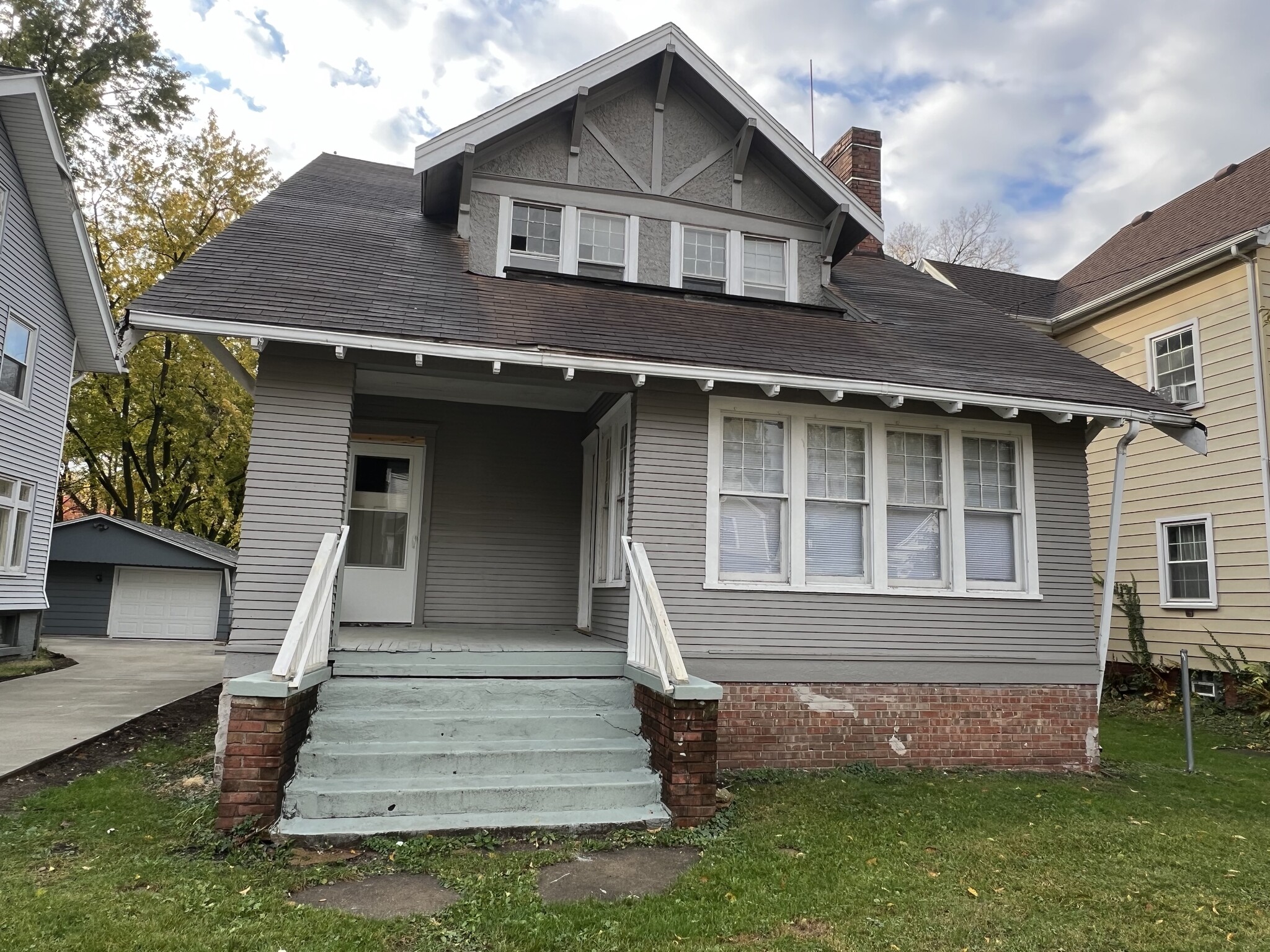 Building Photo - 610 W Armstrong Ave