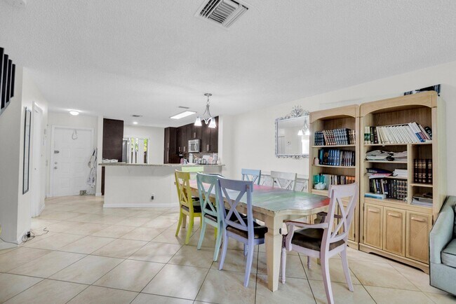 Building Photo - 7690 Lago Del Mar Dr