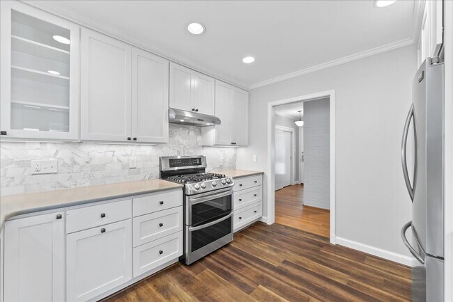 Building Photo - "Charming 4-Bed Retreat with Granite Kitch...