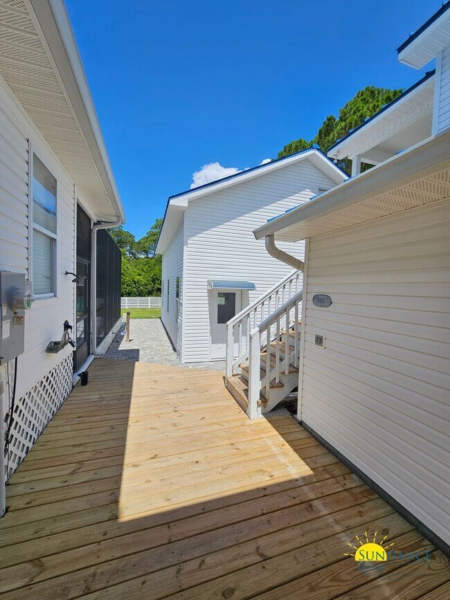 Building Photo - 360 Tradewinds Dr