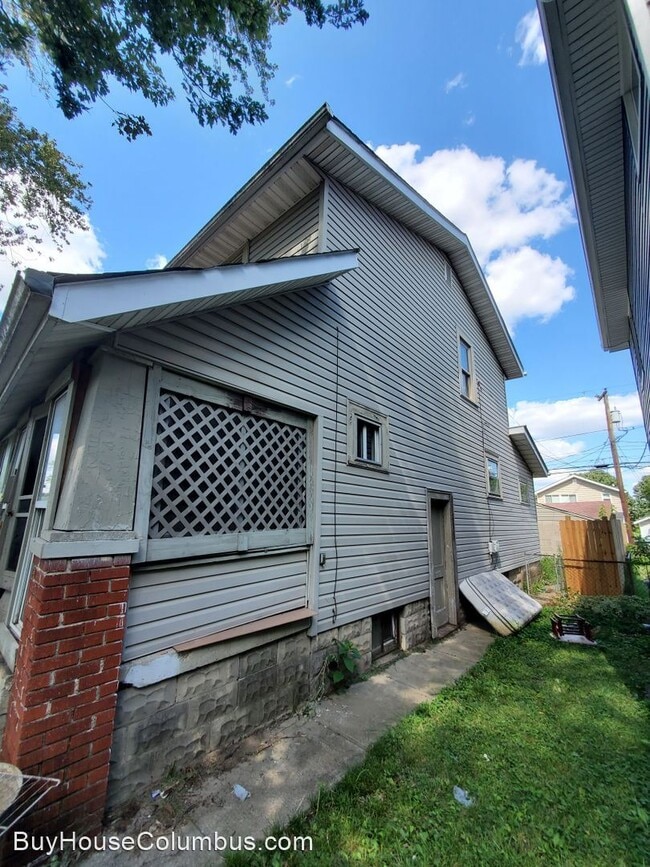 Building Photo - 3 br, 1 bath House - 614 S Warren Ave
