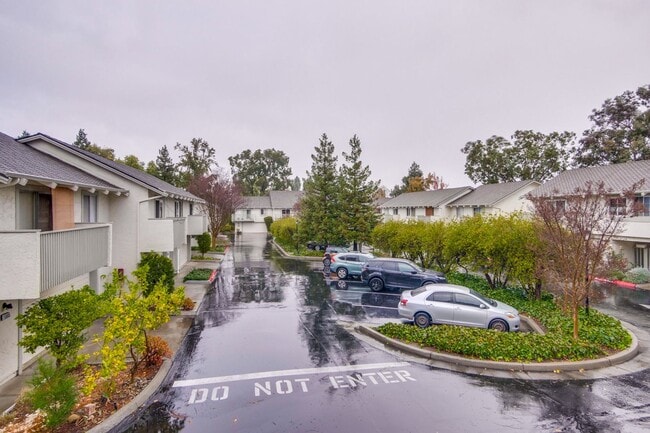 Building Photo - 10834 Northview Square