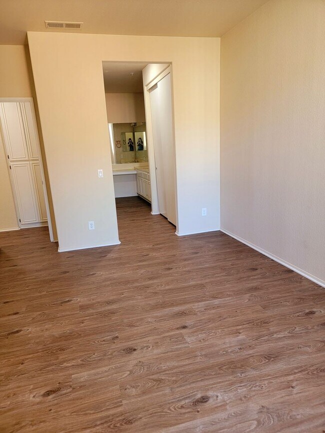 Building Photo - New Vinyl Flooring and Fresh Paint! 2 Bedr...