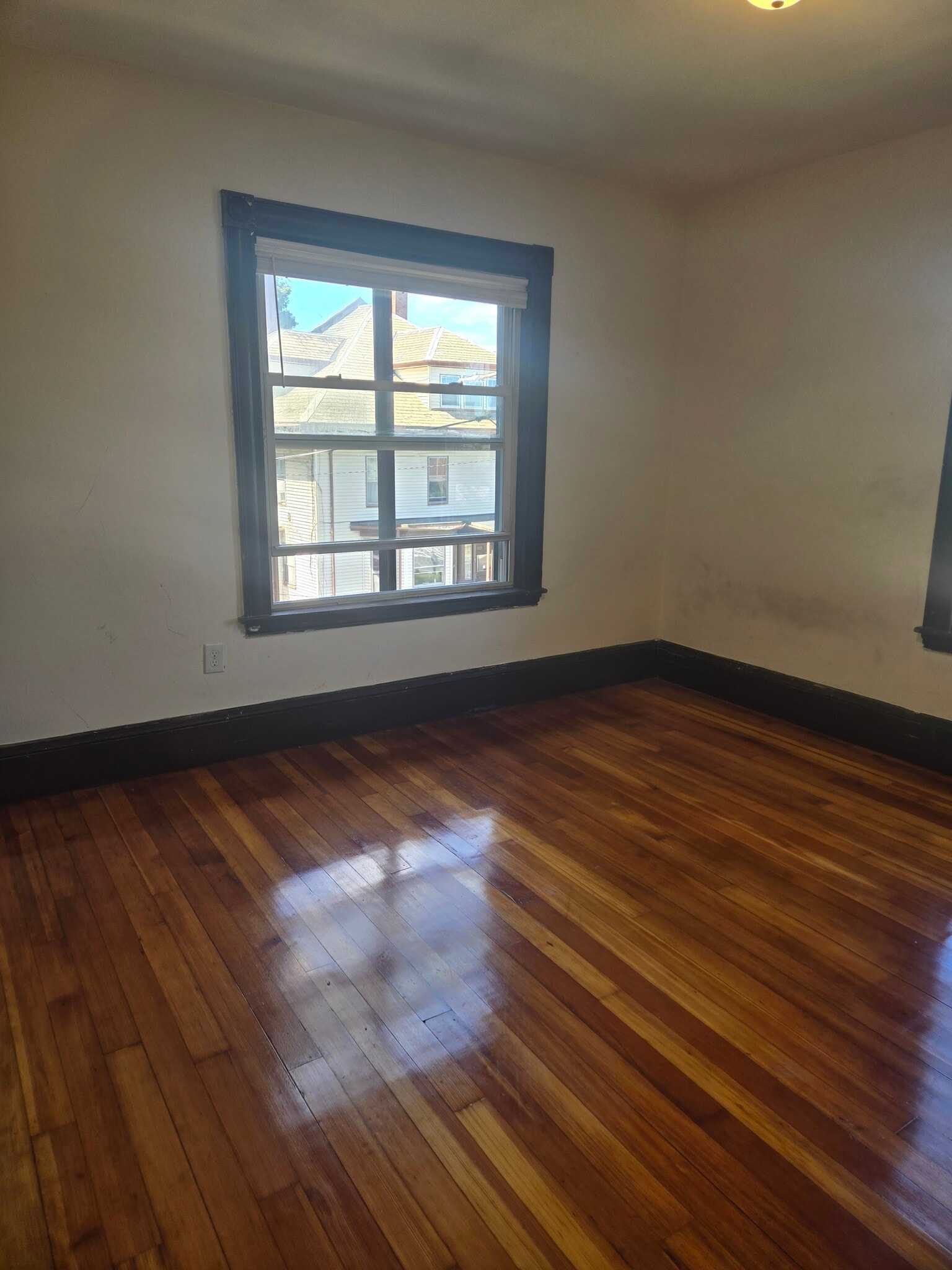 Building Photo - 4 Eleanor St