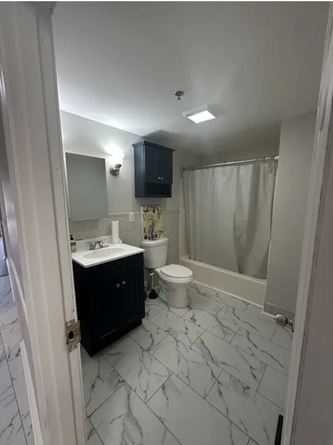 Spacious Bathroom - 65 Manchester St