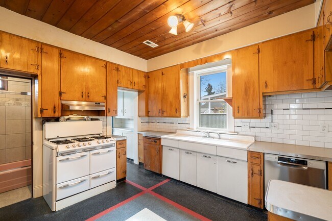 Building Photo - 4036 SE 63rd Ave